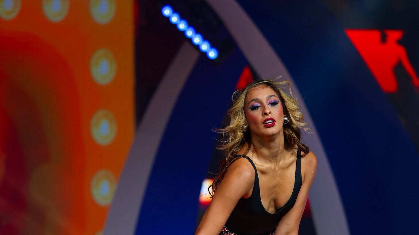 Larissa Dones se luce con un baile al ritmo de 'jazz heels/ open jazz'.