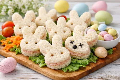 Sandwichitos de mezcla en forma de conejo