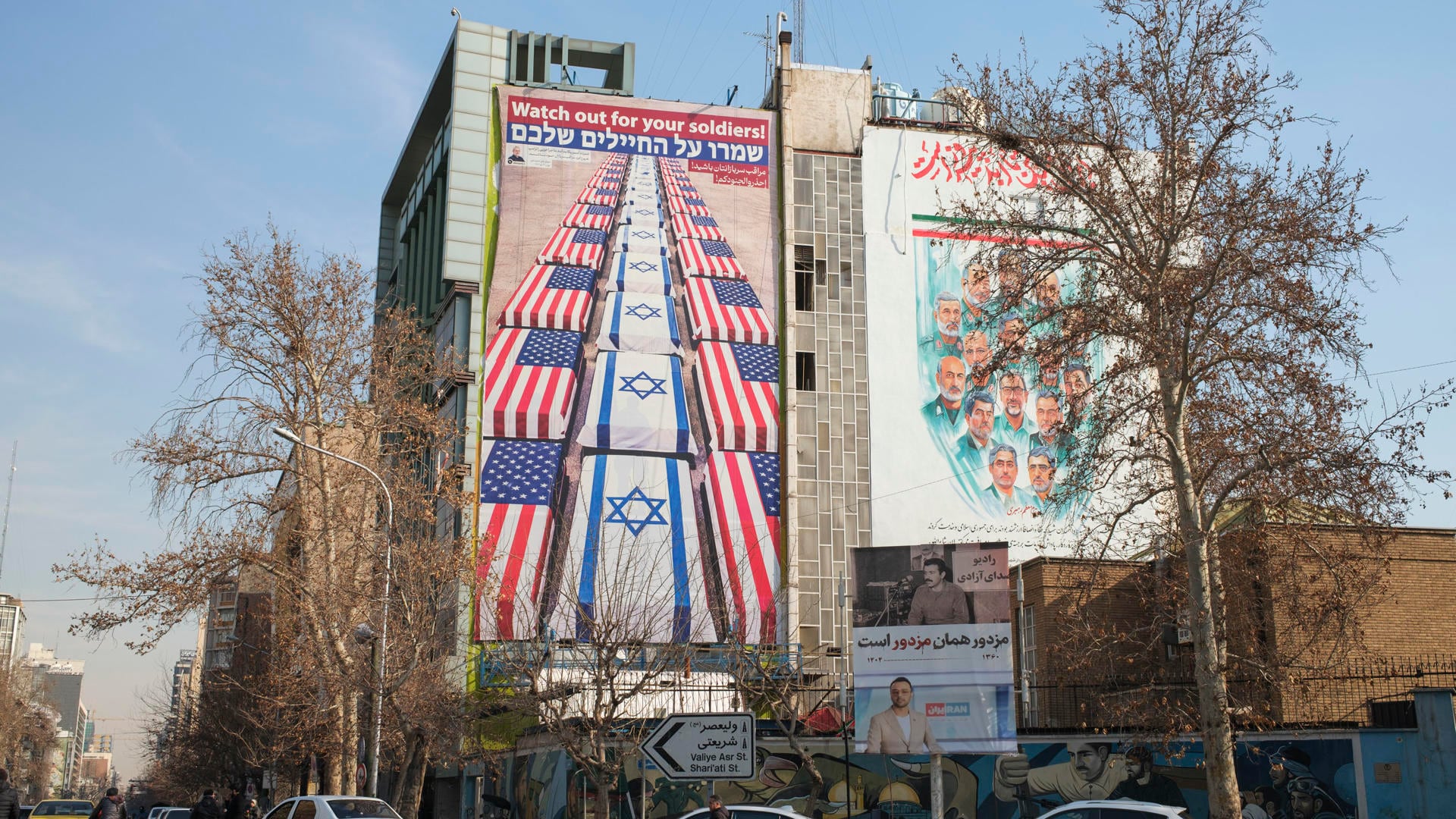 mural en la plaza Palestina de Teherán