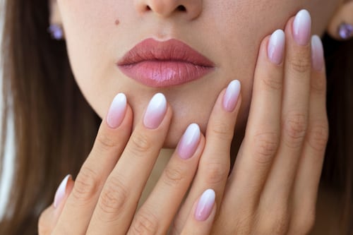 ¡Adiós french! Las uñas ‘dálmata’ serán furor por su exquisito diseño: es elegante y original