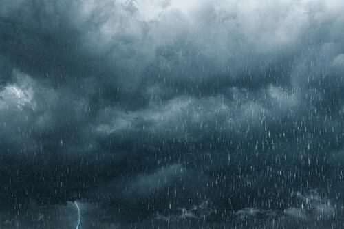 Exhortan a tomar vías alternas: Cierran carretera en Quebradillas debido a inundaciones