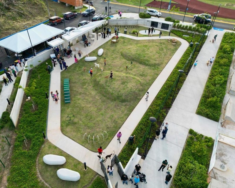 Moderno parque de mascotas en Manatí.