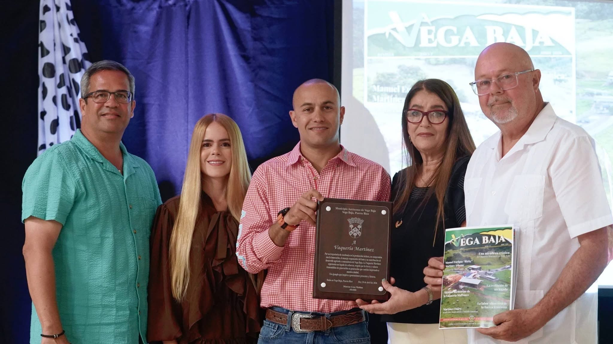 Vega Baja honra la industria lechera local con homenaje a Martínez Dairy