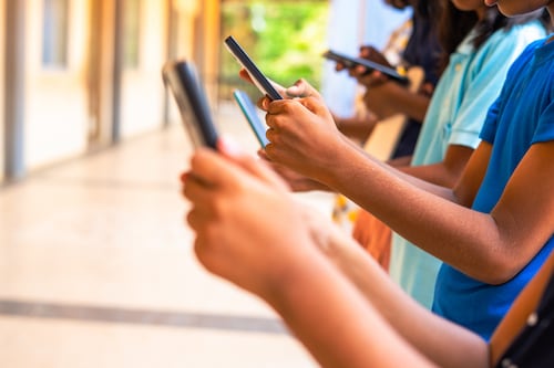 Indonesia prohíbe el acceso a redes sociales para menores de 16 años