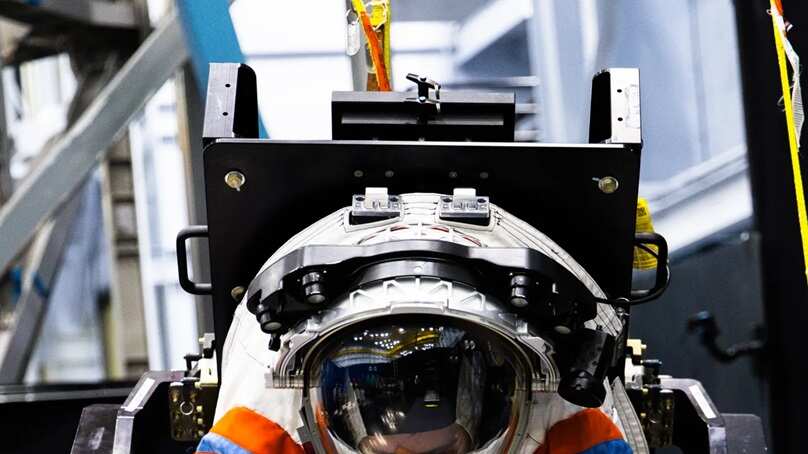 Traje espacial misión Artemis III NASA y Axiom Space