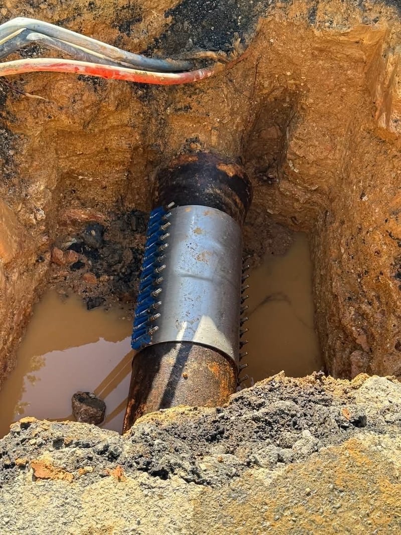 Reparan tubo de agua que rompió compañía privada en Bayamón
