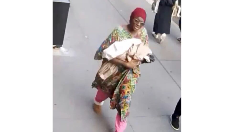 Policía busca a mujer tras abandono de bebé en estación de metro de Nueva York