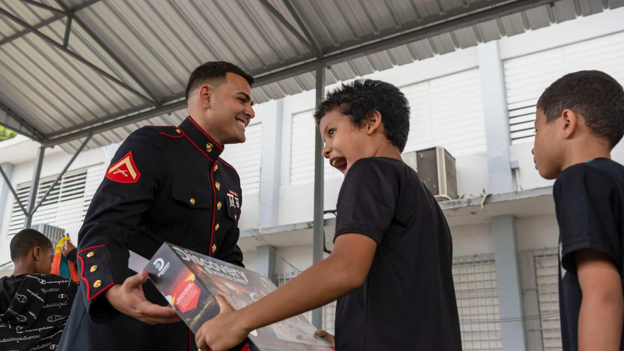 La Fundación Toys for Tots y Urban Edge Properties llevarán regalos esta Navidad a niños de escasos recursos.