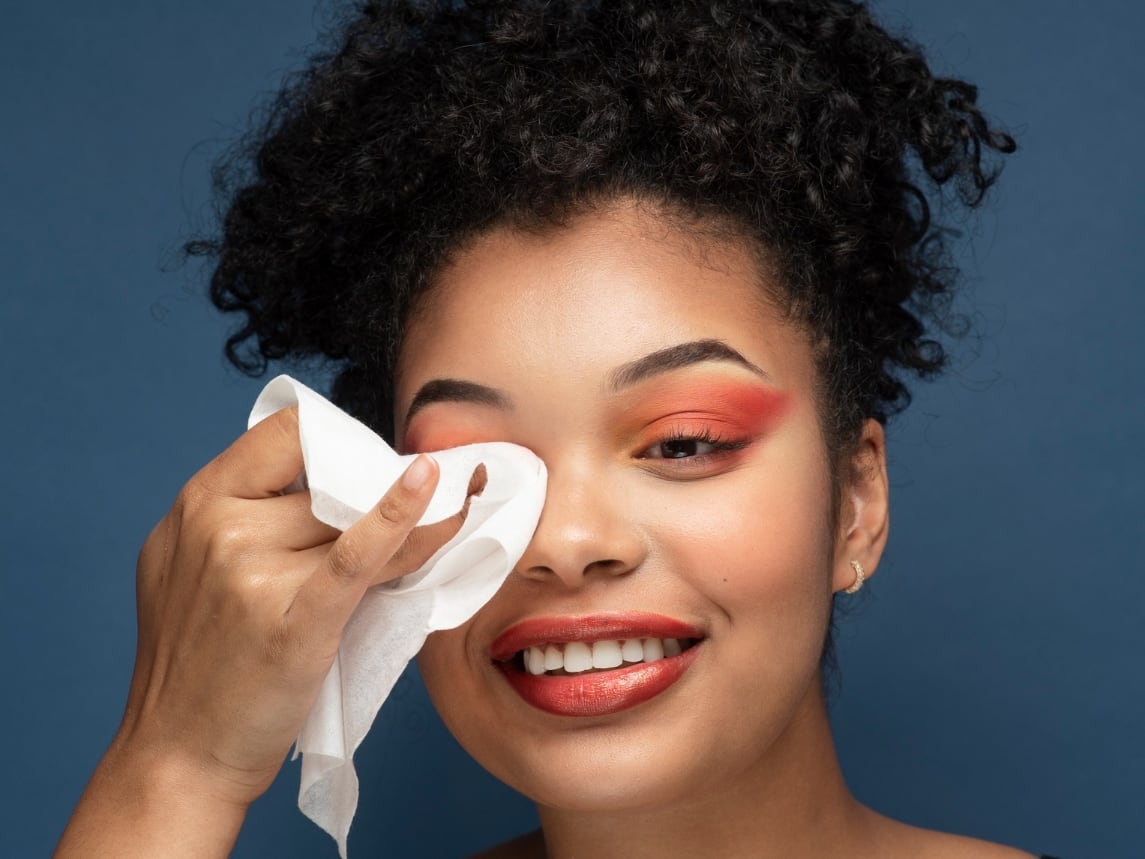 Asegúrate de conseguir material de buena calidad que no deje residuos en tu cara.