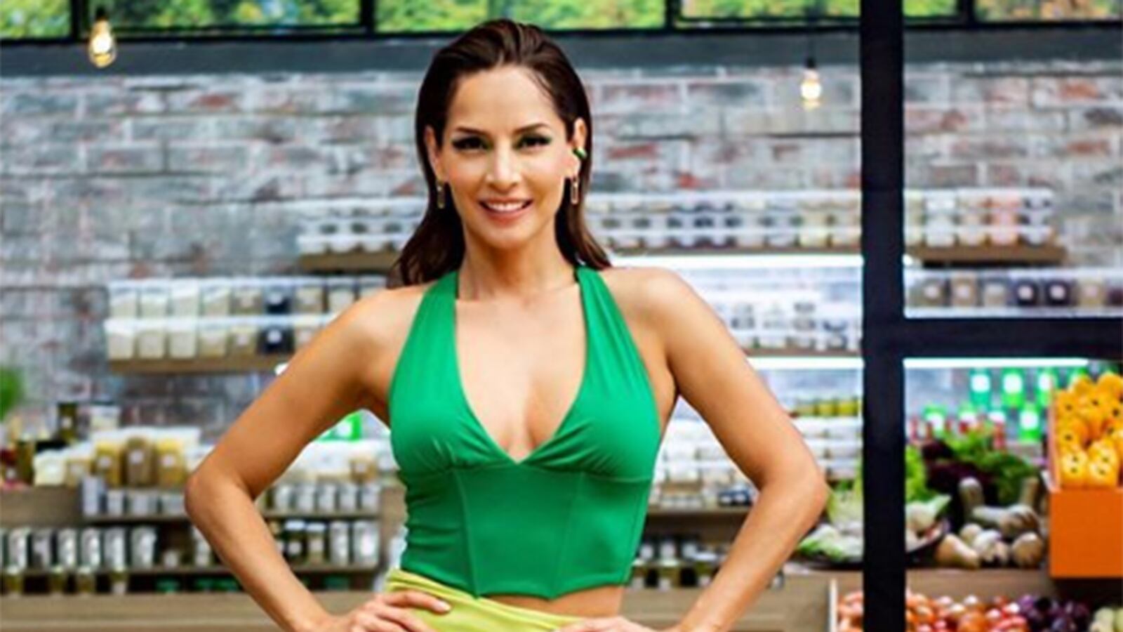 Carmen Villalobos impactó con su look sexy.