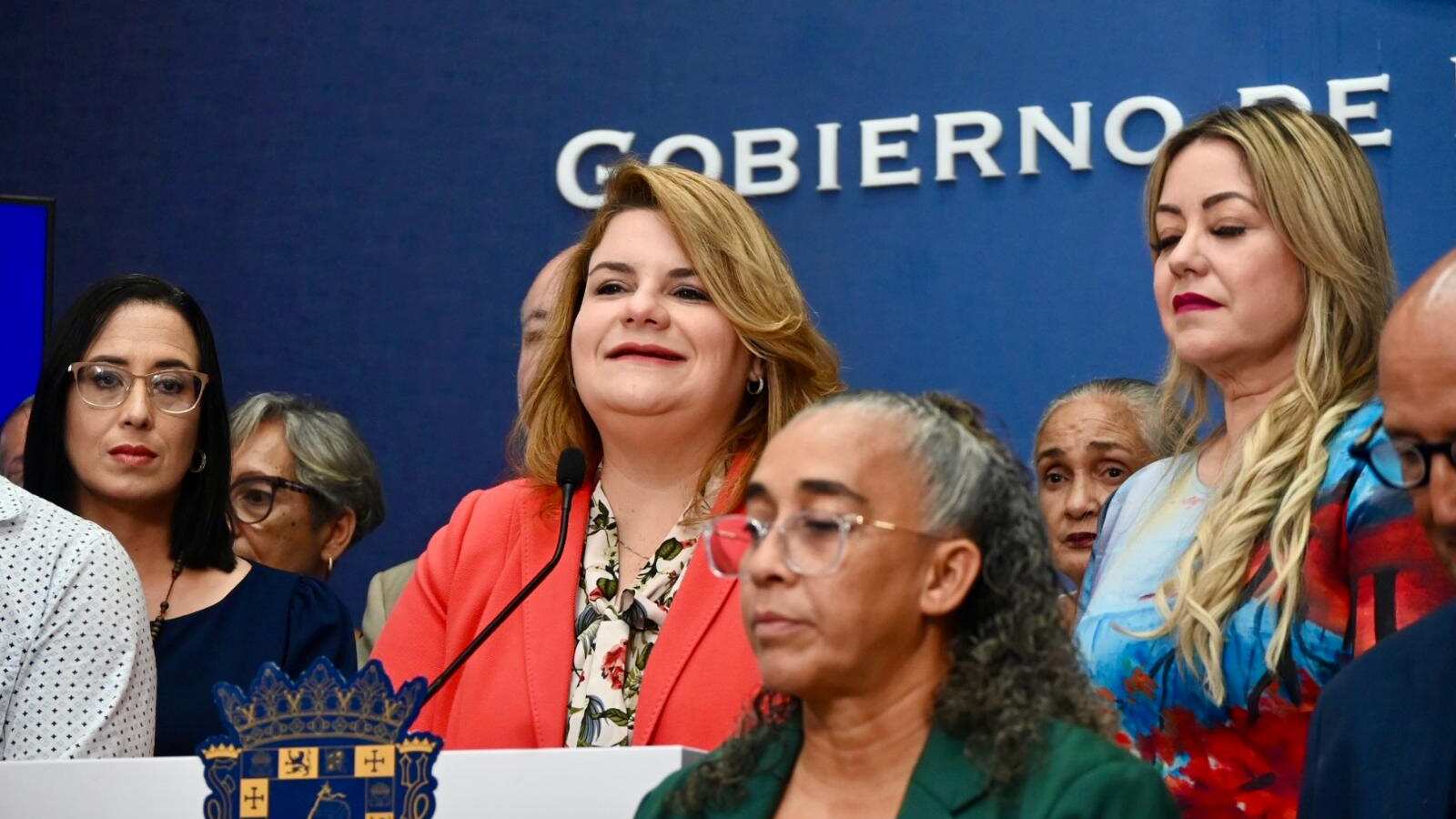 La gobernadora en conferencia de prensa en La Fortaleza.