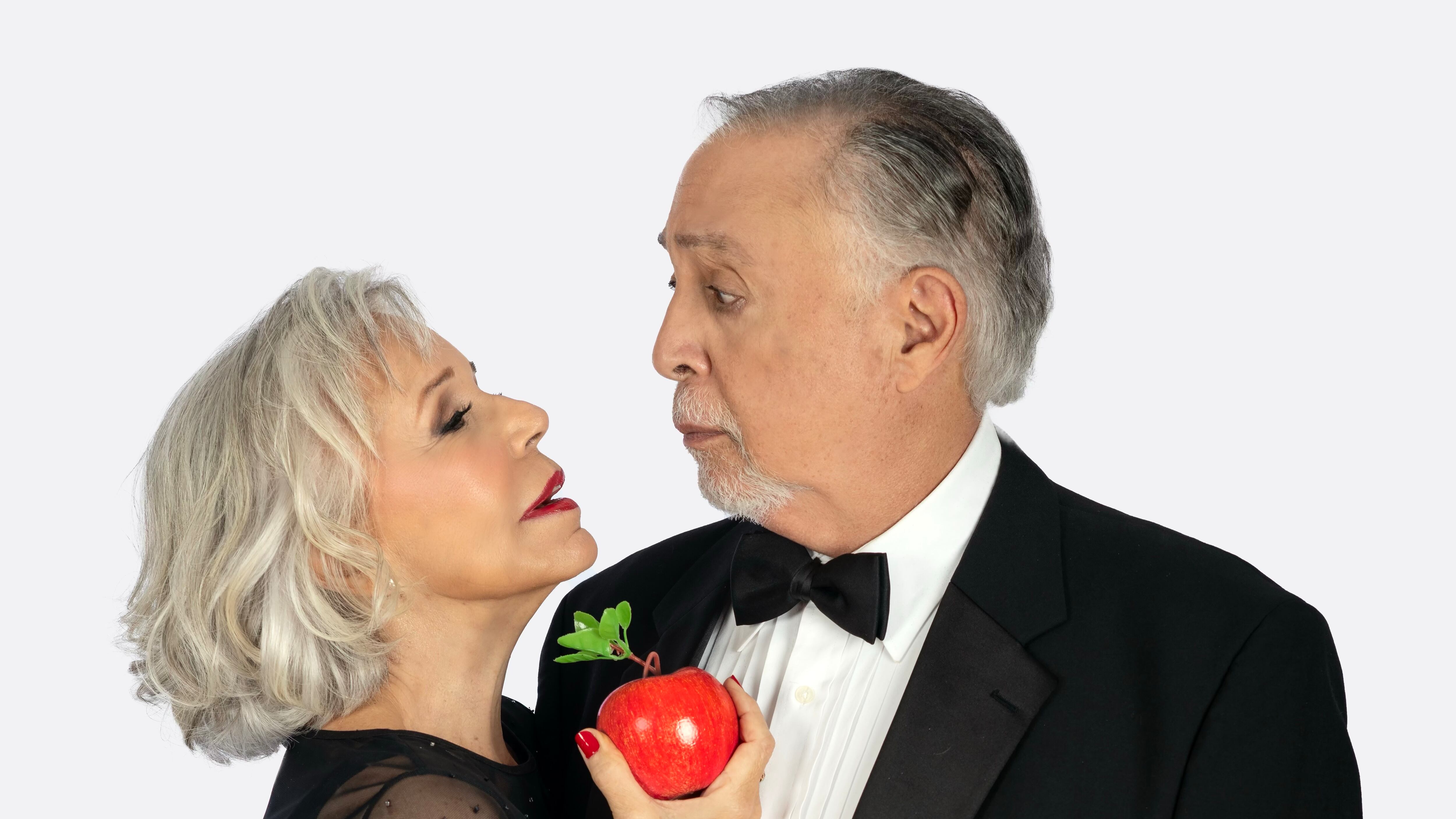 Johanna Rosaly y Sunshine Logroño.