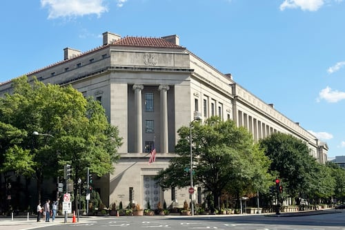 Acusan a exasesor de Anthony Fauci de ocultar información sobre el origen de la COVID-19