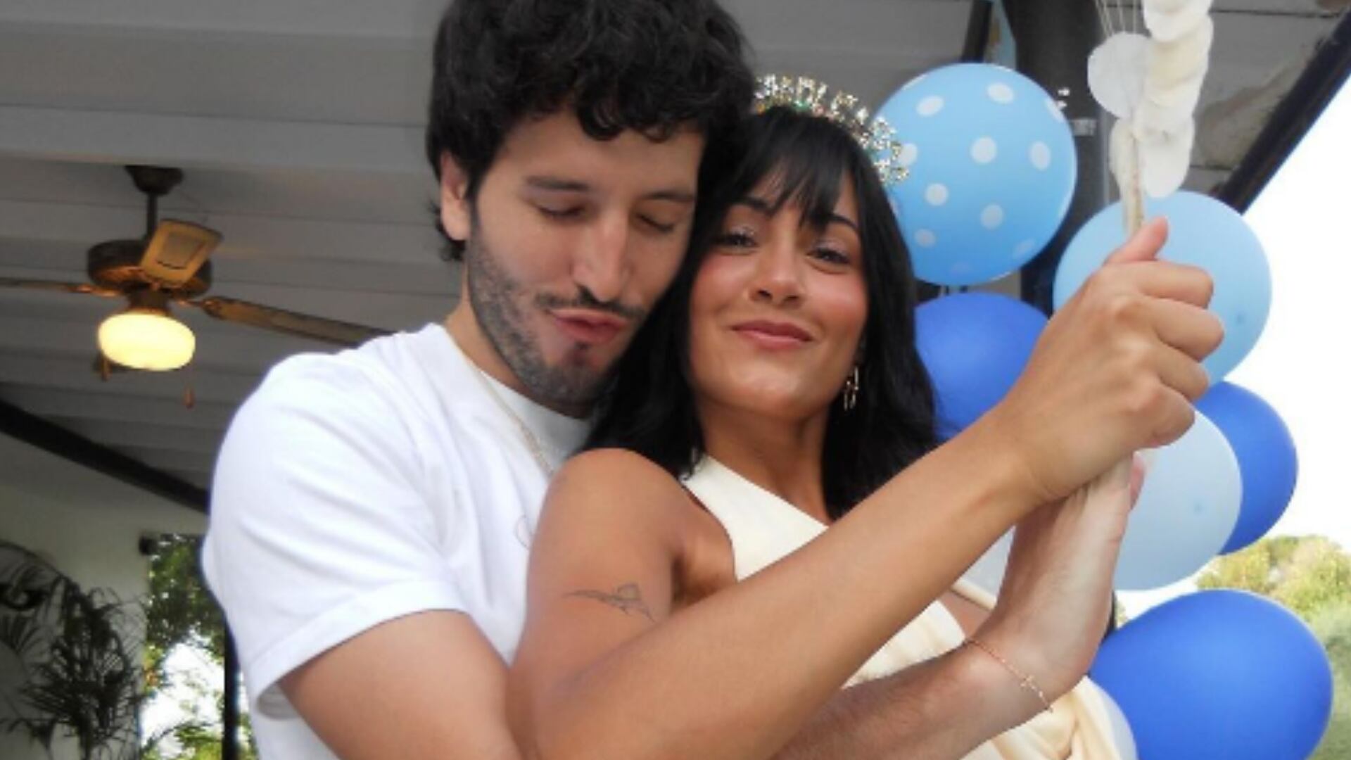 La cantante Aitana celebró sus 25 años con una reunión íntima a la que asistió Sebastián Yatra. Se rumoró que está embarazada.