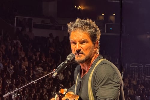 Arjona dedica canción a fan boricua que asistió a 300 conciertos del artista