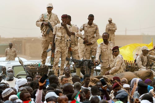 Ataque con dron mata a 43 personas en la capital de Sudán durante combates entre fuerzas rivales 