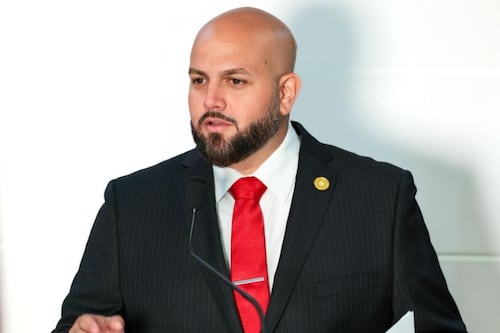 Senador cuestiona cambio de jornada laboral en Moca