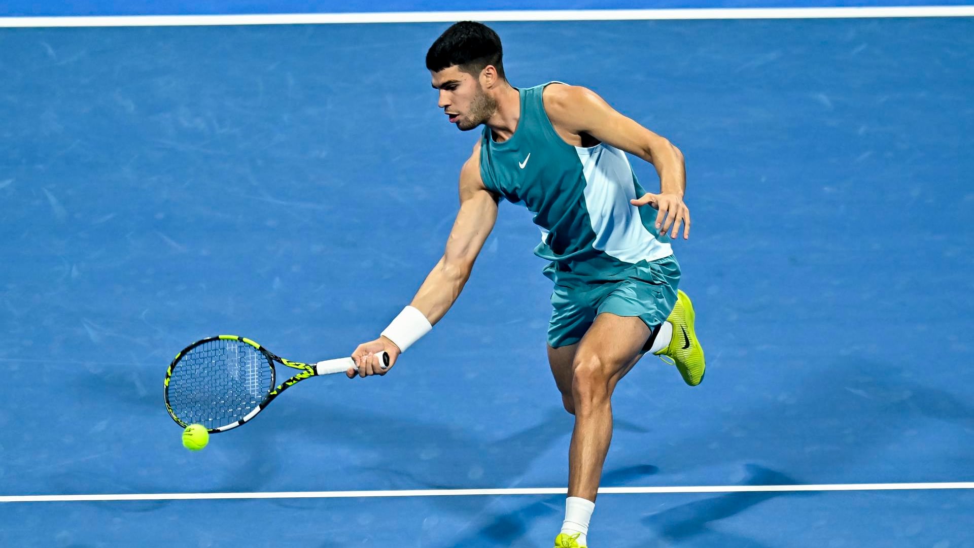 Alcaraz, 150 victorias en pista dura y pase a octavos