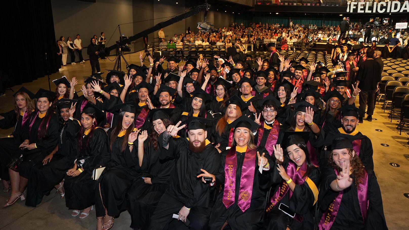 Universidad del Sagrado Corazón gradúa a 938 estudiantes.
