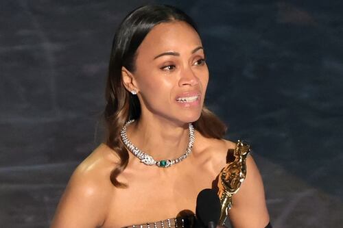 Zoe Saldaña se enfrenta a reportera mexicana y niega que ‘Emilia Pérez’ trate sobre México