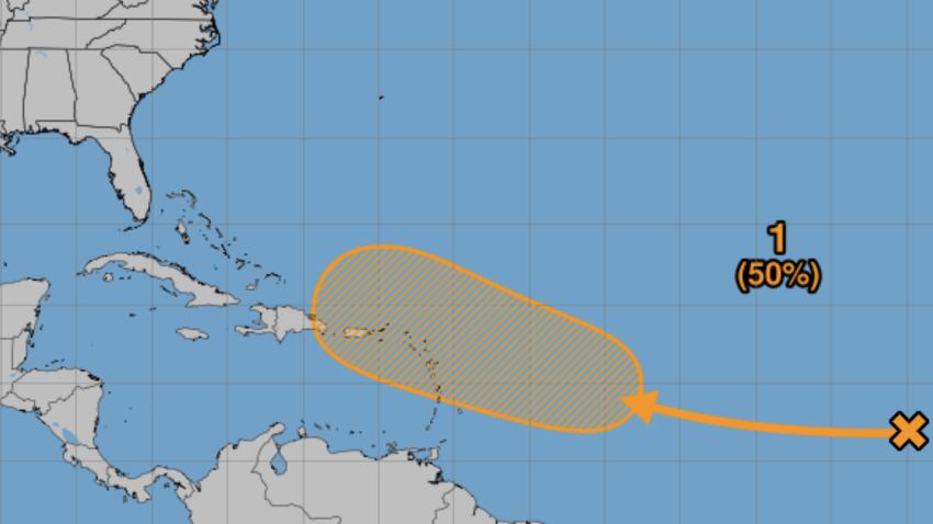 Centro Nacional de Huracanes vigila onda tropical en el Atlántico.