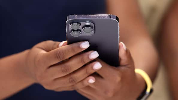 Su esposa descubrió infidelidad en su iPhone y él demandó a Apple