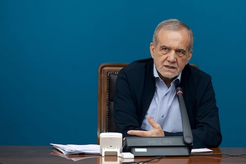 Presidente de Irán acusa a Europa de colaborar con Israel y EE. UU. para “fragmentar” a la sociedad iraní