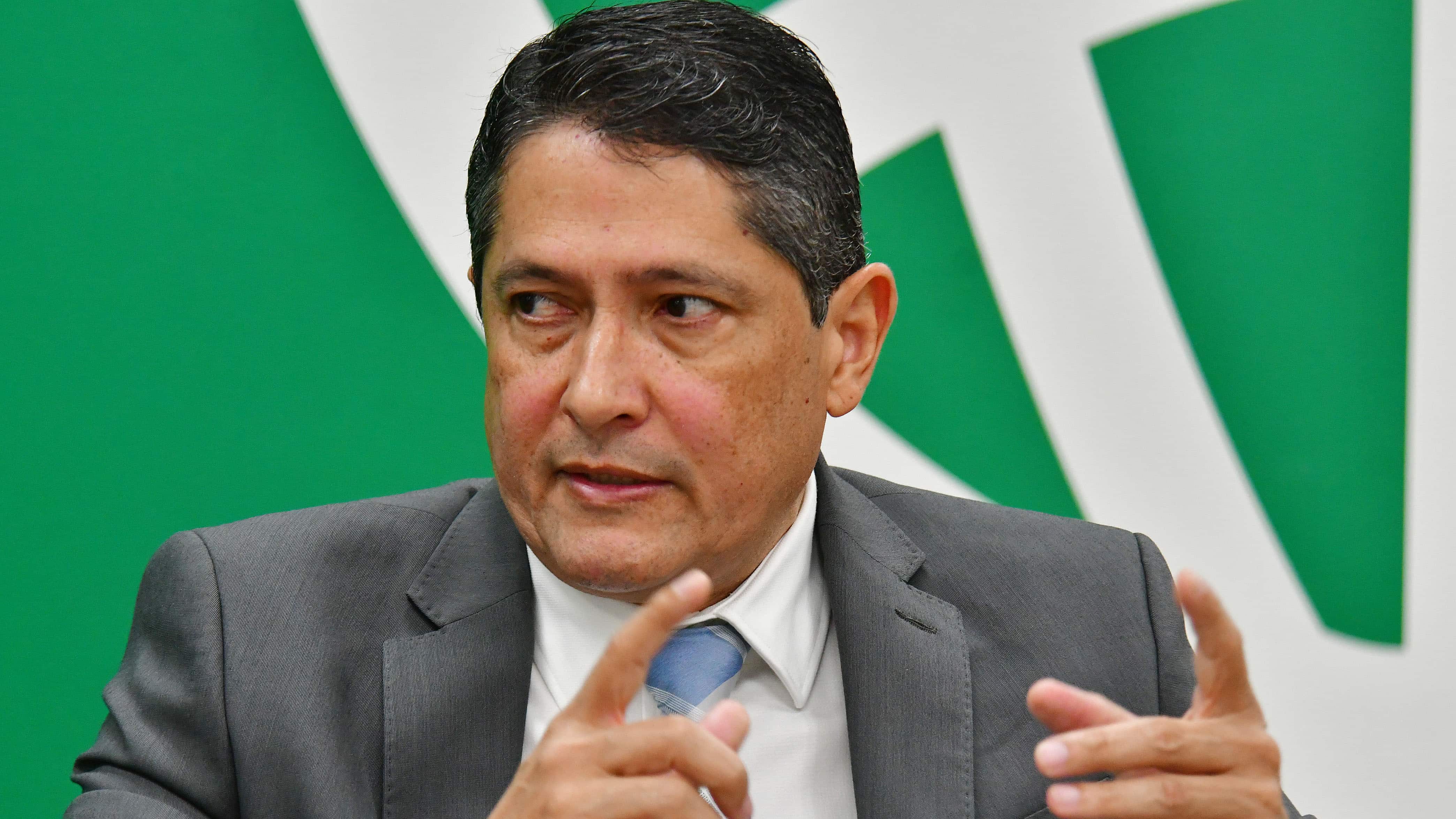 Contralor Electoral, Walter Vélez
