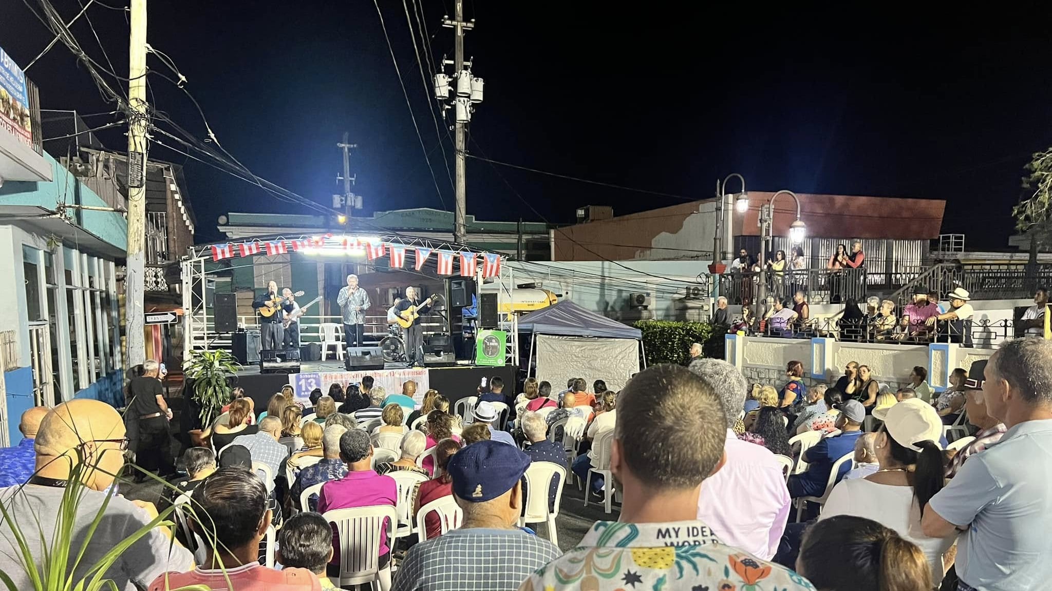 Artistas en tarima durante la pasada edición del Festival de Tríos en La Montaña.