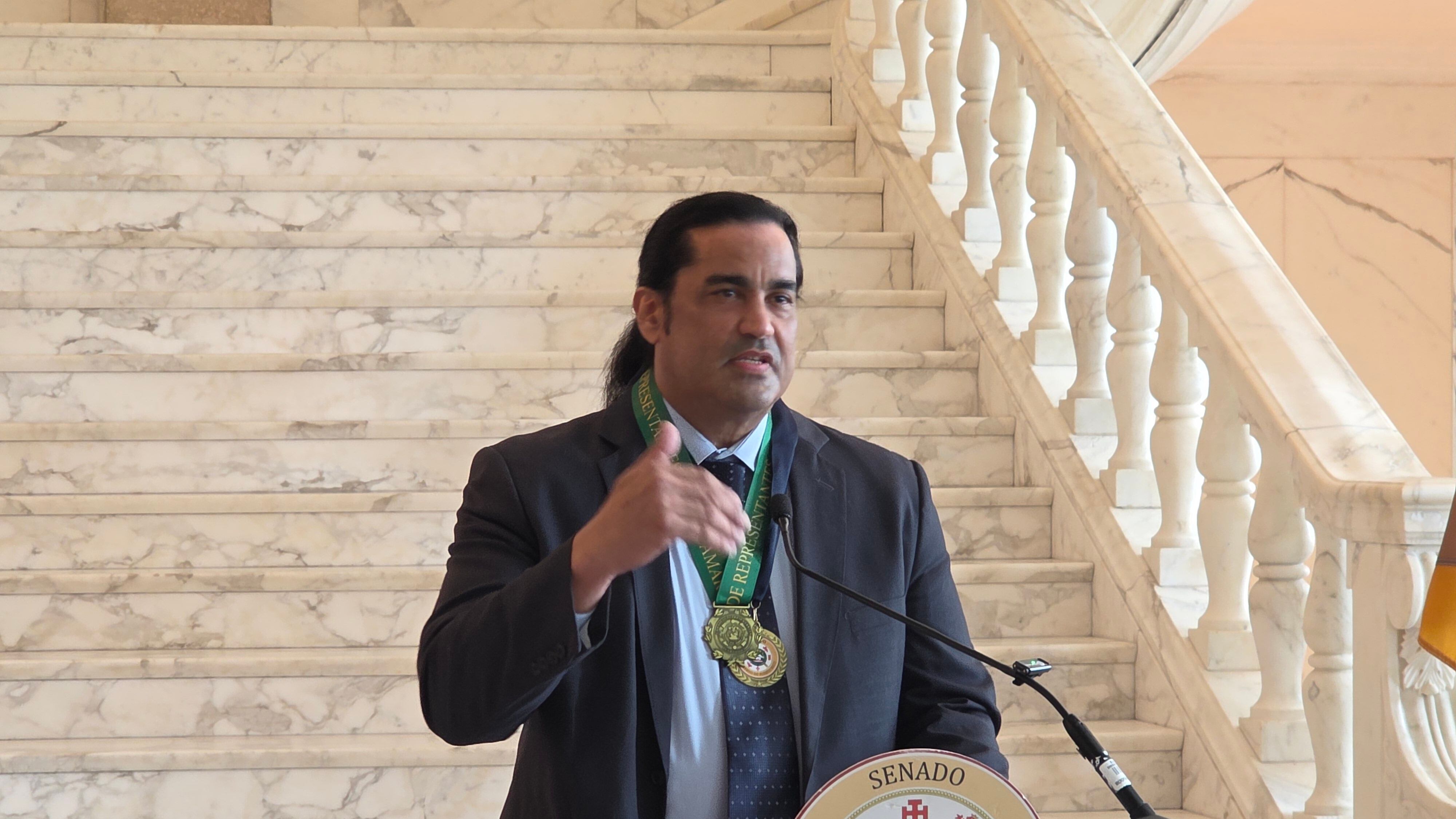 luchador Ray González