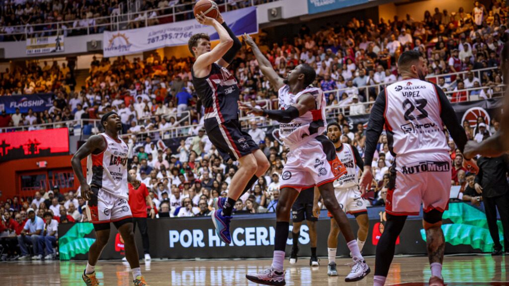 Indios vencen a Leones y empatan la semifinal _ Composer