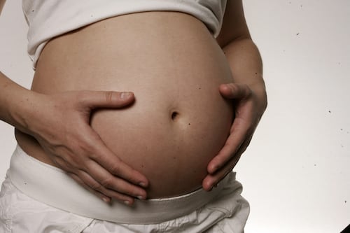 Estudio estima que 1 de cada 15 mujeres sufre depresión posparto en el primer año