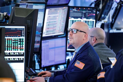 Wall Street termina la semana en rojo y el Dow Jones entra en territorio de corrección