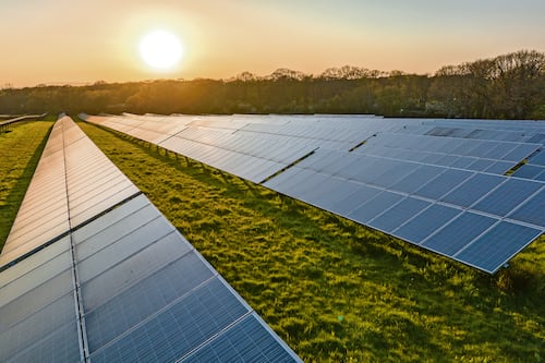 Negociado de Energía aprueba contratos para nuevos proyectos de energía solar y almacenamiento