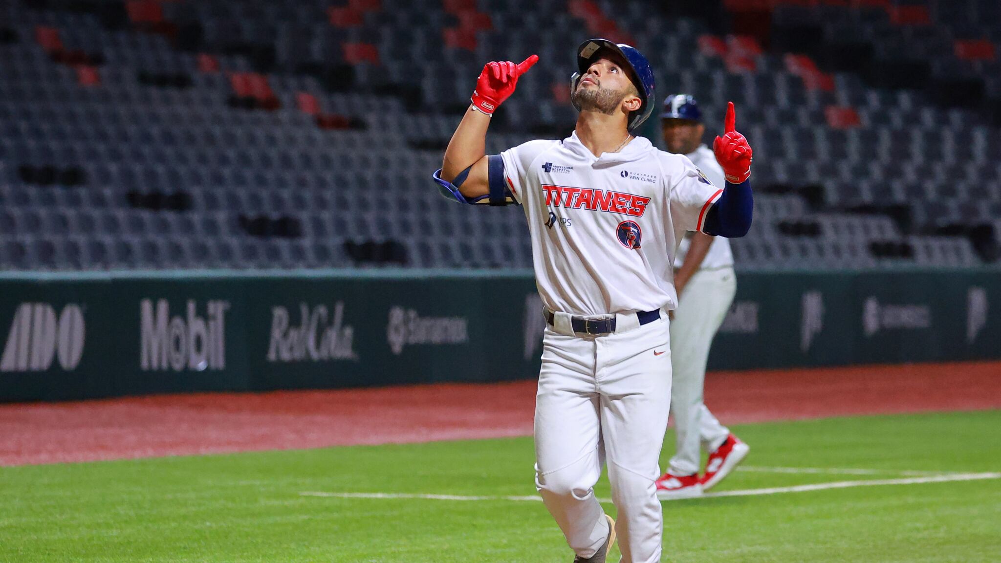 Miguel Vega sacudió el partido con un cuadrangular.