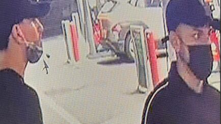 Policía busca identificar a sospechosos de cometer varios robos en gasolineras de Carolina.