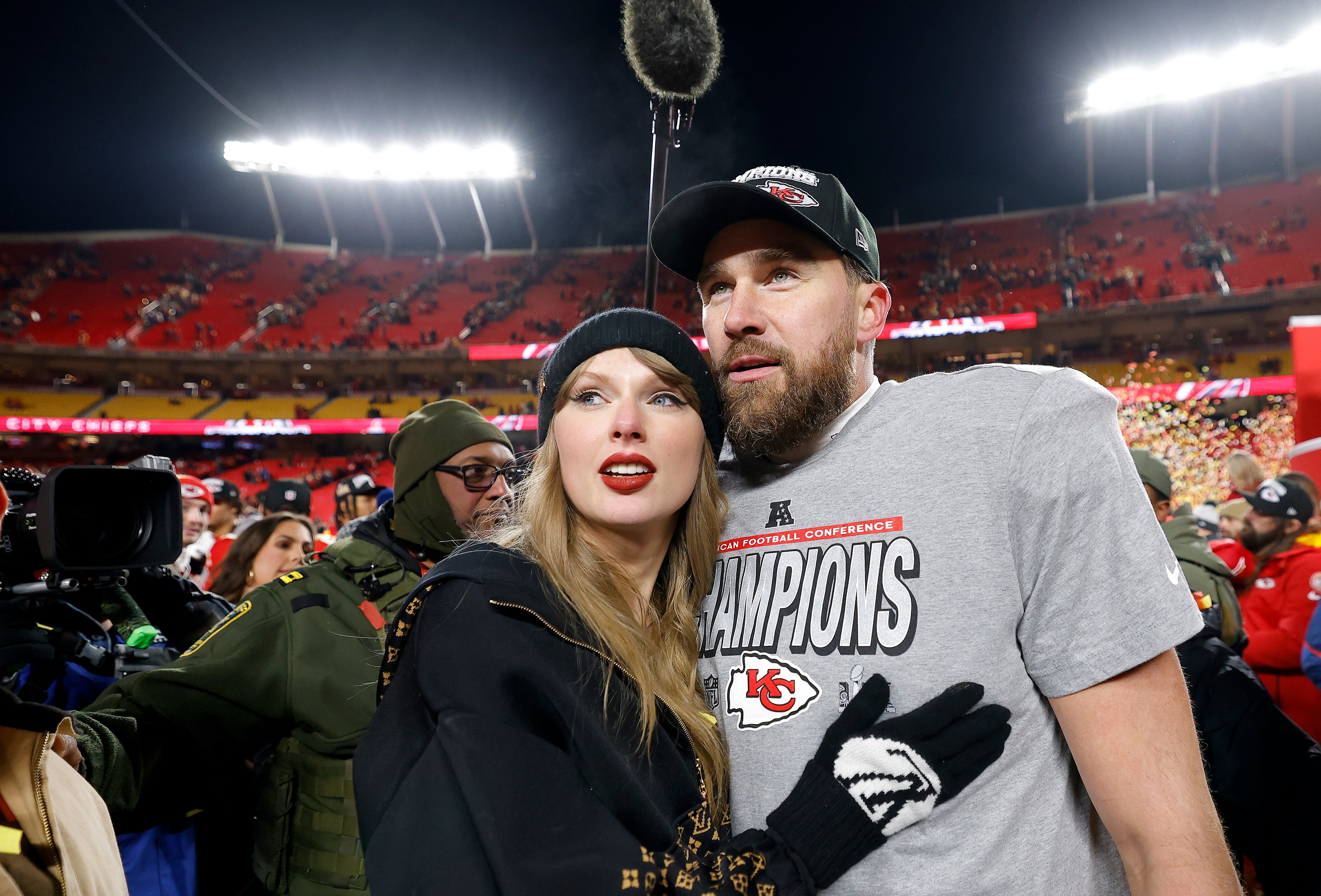 Tras relaciones complicadas, Taylor Swift da el sí a Travis Kelce y enamora a sus seguidores