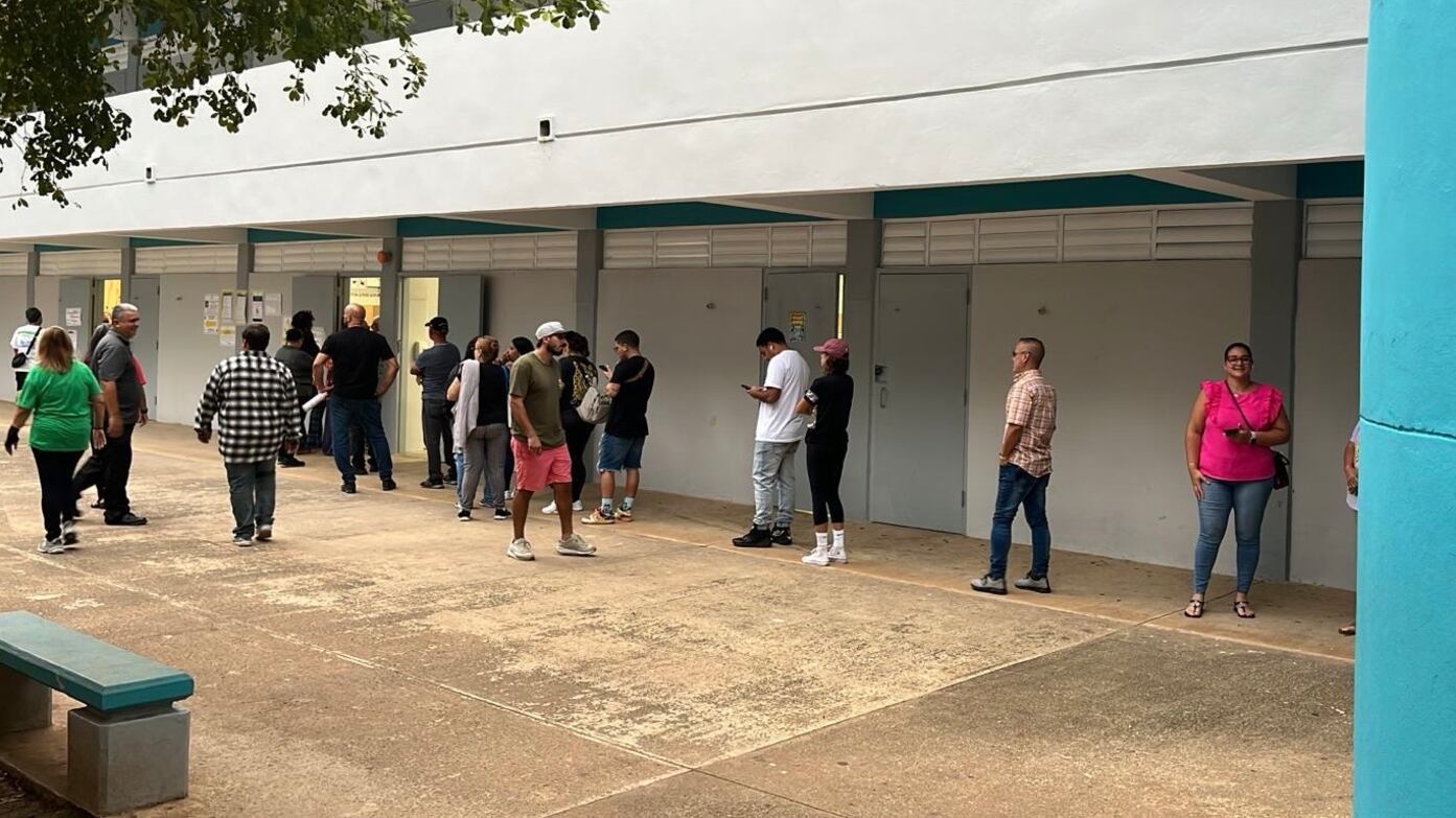 Fotos de escuelas en Cayey a eso de las 5:30 pm.