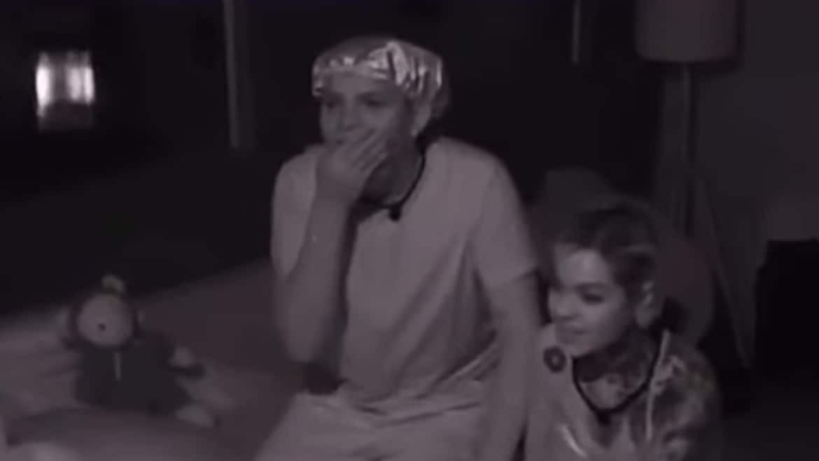 Emiro y Melissa Gate espían a Karina y "Altafulla" teniendo relaciones sexuales.