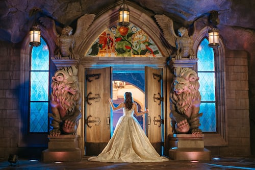 De La Bella y la Bestia a Haunted Mansion: Disney presenta nuevos vestidos y escenarios para bodas