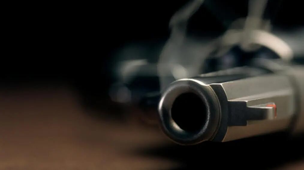 Niña de dos años se disparó por accidente cuando jugaba con la pistola de su mamá policía