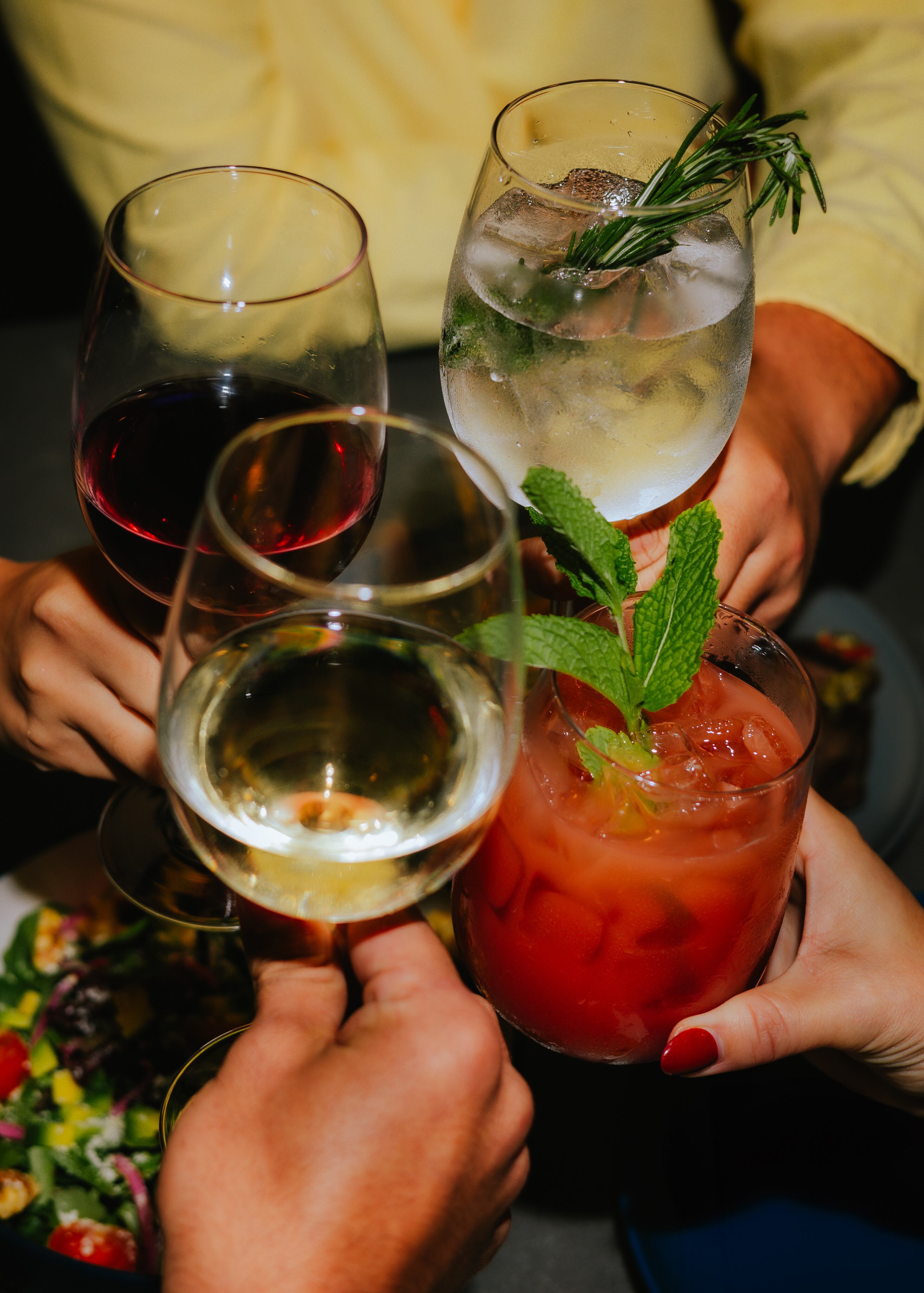 La Isla ha conquistado tanto a locales como a visitantes gracias a su menú criollo elaborado con ingredientes frescos.