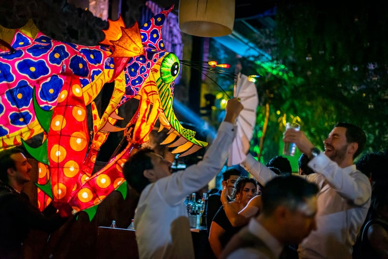 Alebrijes iluminados en tendencia para bodas