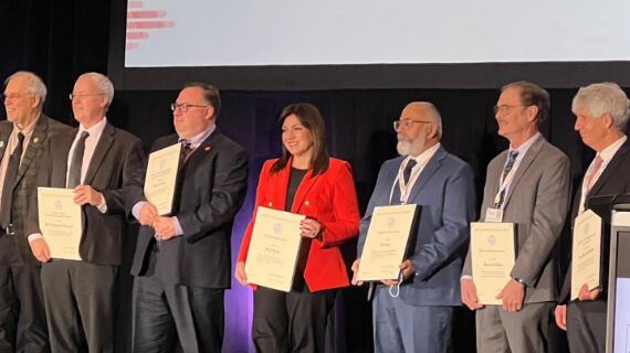 Ada Monzón recibe importante premio por parte de la American Meteorological Society.