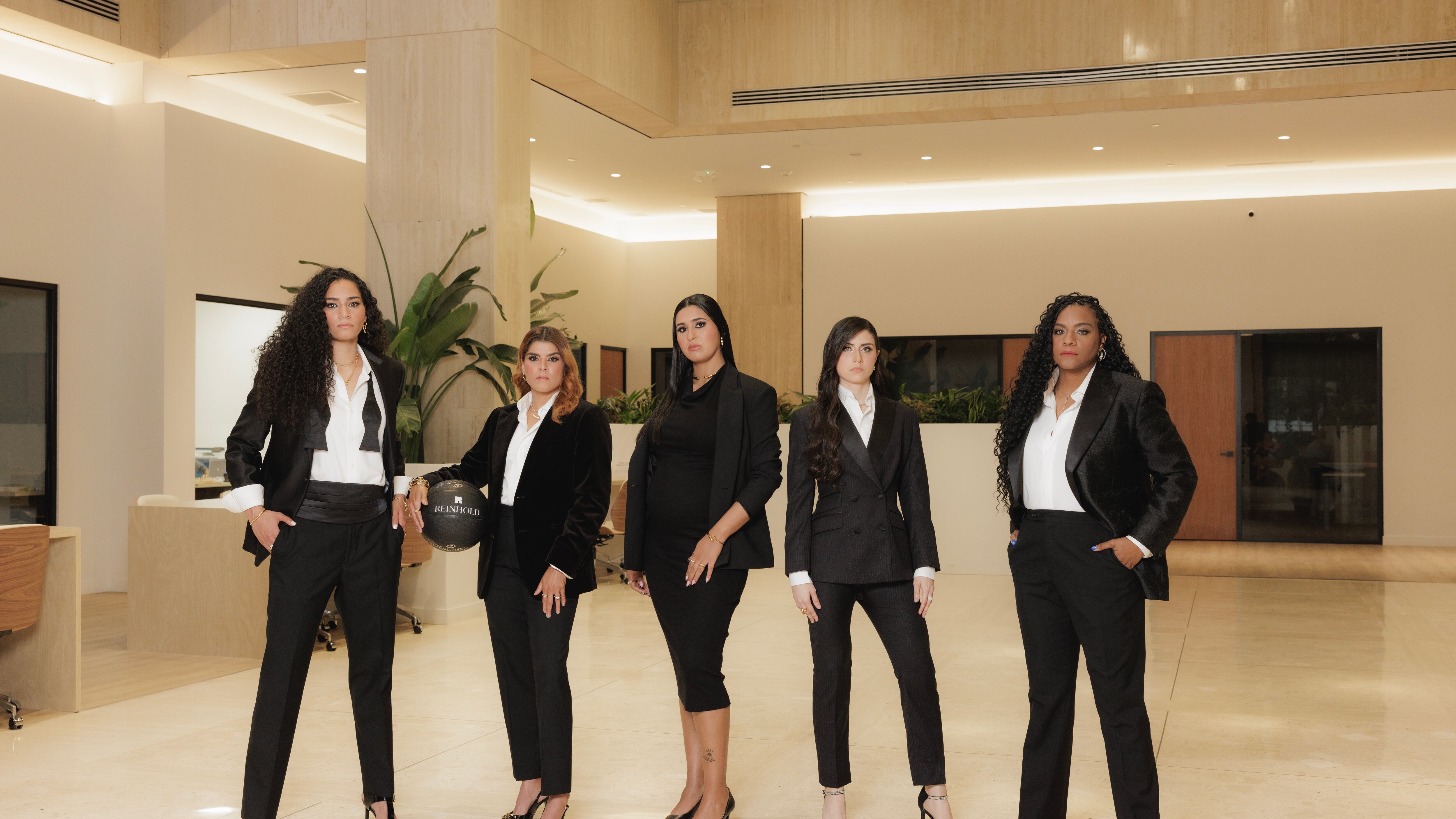 Las jugadoras de las Gigantes de Carolina son parte de la campaña de Reinhold.