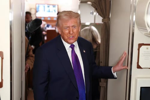 Trump eleva a 15% el arancel global tras fallo del Supremo