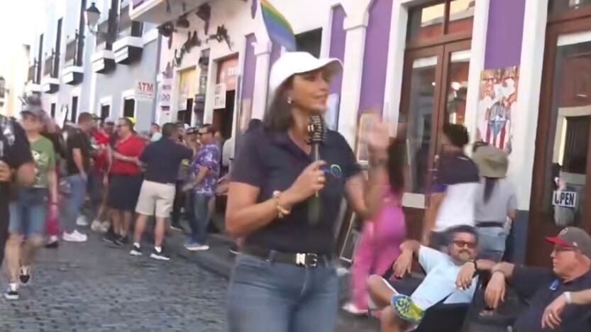 Durante transmisión en vivo en las Fiestas de la Calle San Sebastián