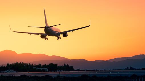 El piloto llevaba dos horas de viaje, pero cuando se dio cuenta de que olvidó su pasaporte, regresó el avión
