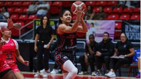 Pamela Rosado de las Atenienses de Manatí.