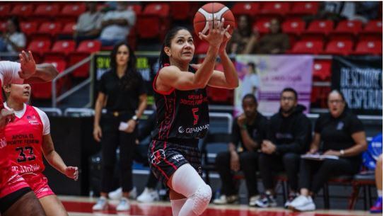 Pamela Rosado de las Atenienses de Manatí.